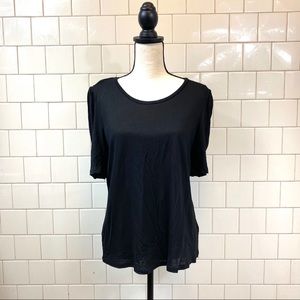 🆕 H&M black tee;0